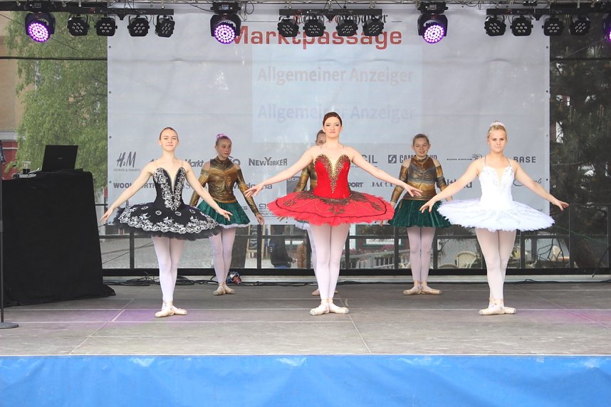 Das Tanzstudio Radeva zeigte zum Nordh&auml;user Weinfest, was seine Eleven alles k&ouml;nnen