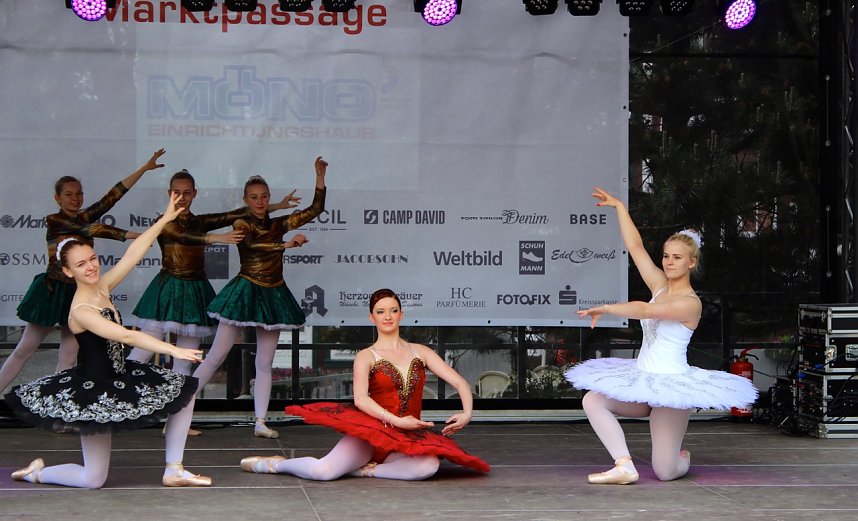 Das Tanzstudio Radeva zeigte zum Nordh&auml;user Weinfest, was seine Eleven alles k&ouml;nnen