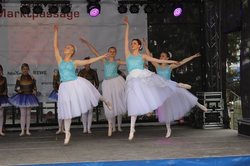 Das Tanzstudio Radeva zeigte zum Nordh&auml;user Weinfest, was seine Eleven alles k&ouml;nnen