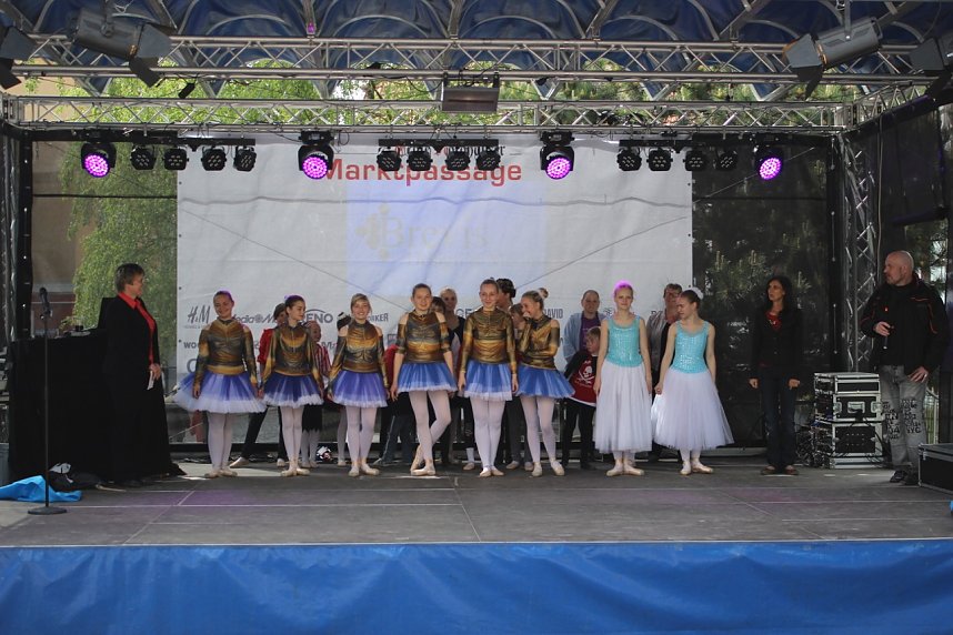 Das Tanzstudio Radeva zeigte zum Nordh&auml;user Weinfest, was seine Eleven alles k&ouml;nnen