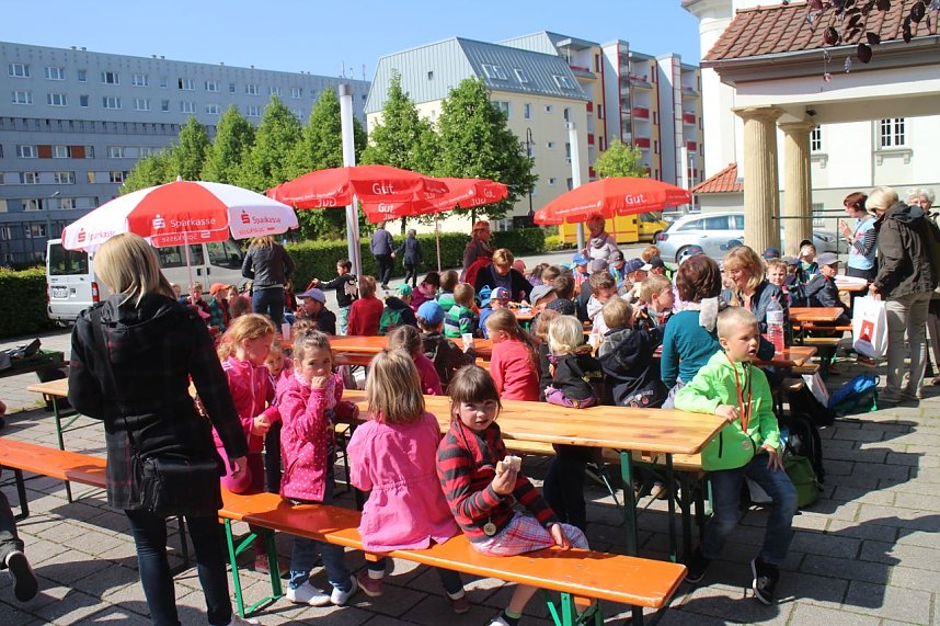 Sicherheit braucht K&ouml;pfchen - seit gut zehn Jahren organisiert die Kreissparkasse Nordhausen die Verkehrsschulungen f&uuml;r angehende Grundsch&uuml;ler