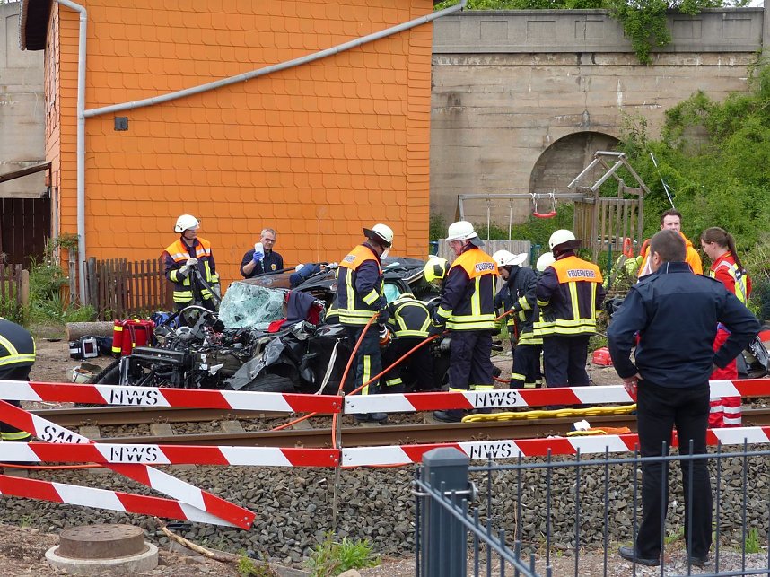 Schwerer Unfall am Bahn&uuml;bergang