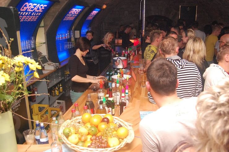 House Sensation im Grease.NNZ-City Scout on Tour