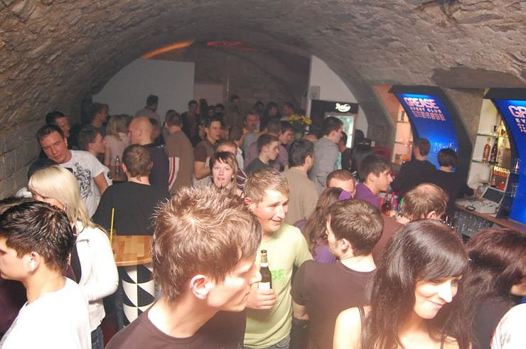 House Sensation im Grease.NNZ-City Scout on Tour