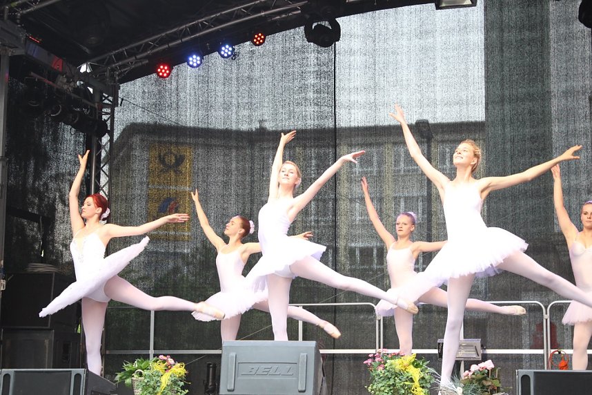 Die Eleven des Tanzstudio Radeva auf dem 47. Rolandsfest