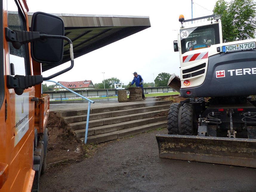 Vorbereitungen f&uuml;r den Einsatz eines gro&szlig;en Drehkrans