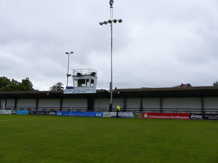 Der erste Mast ist geschafft