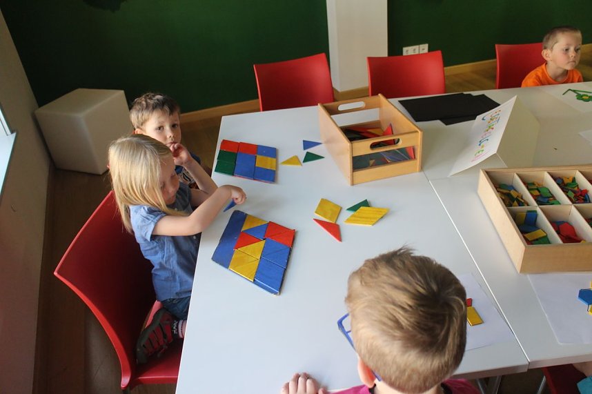 Er&ouml;ffnung mit der Konfettikanone - die Flohburg feiert ihren dritten Geburtstag