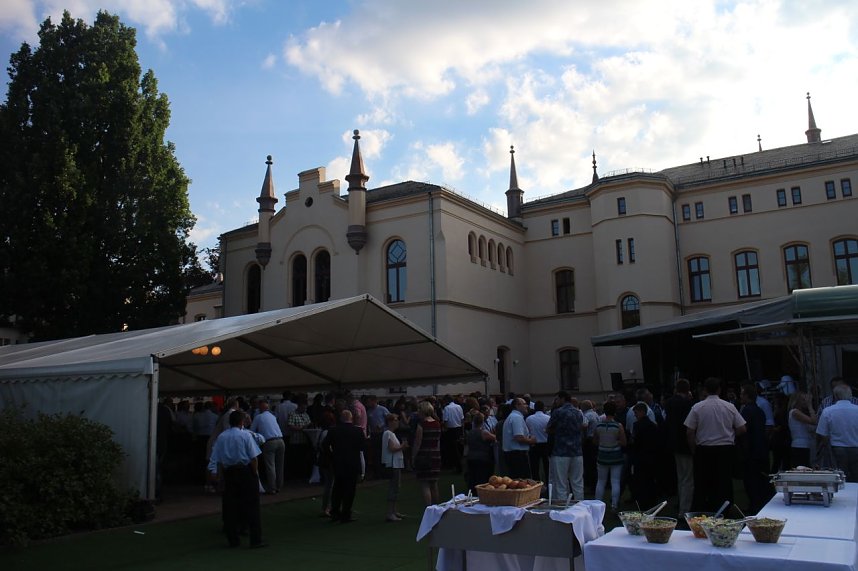 Sommerfest vor dem Nordh&auml;user Landratsamt