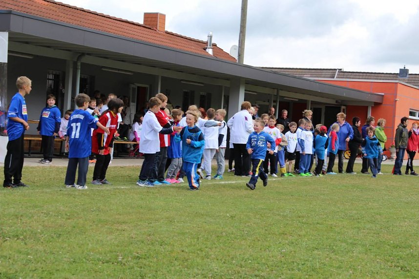 Laufen gegen Leuk&auml;mie - zur Kinderolympiade in Obergebra wurden auch Spenden f&uuml;r den siebenj&auml;hrigen Neo Dominik gesammelt