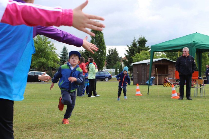 Laufen gegen Leuk&auml;mie - zur Kinderolympiade in Obergebra wurden auch Spenden f&uuml;r den siebenj&auml;hrigen Neo Dominik gesammelt