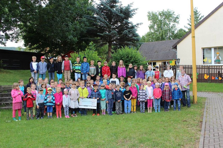 Laufen gegen Leuk&auml;mie - zur Kinderolympiade in Obergebra wurden auch Spenden f&uuml;r den siebenj&auml;hrigen Neo Dominik gesammelt
