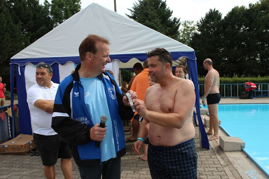 24-Stunden-Schwimmen gestartet