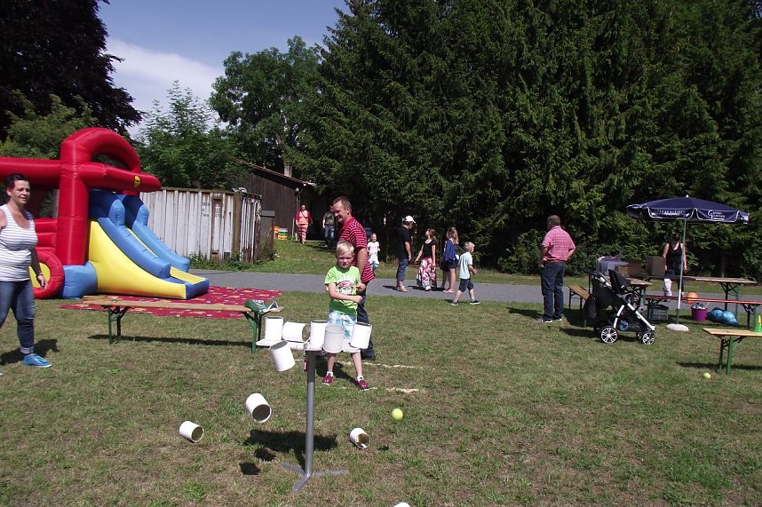 Paul Hagmeyer (7) versuchte sich im B&uuml;chsenwerfen.