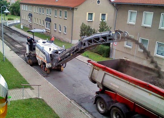 Stra&szlig;enbau in der Bleicher&ouml;der Naumannstra&szlig;e