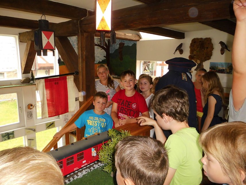 Ifelds Kinder lernten im Ilfelder Heimatmuseum nicht nur etwas &uuml;ber die Geschichte ihres Ortes, sondern auch &uuml;ber die Ilfelder Muttersprache