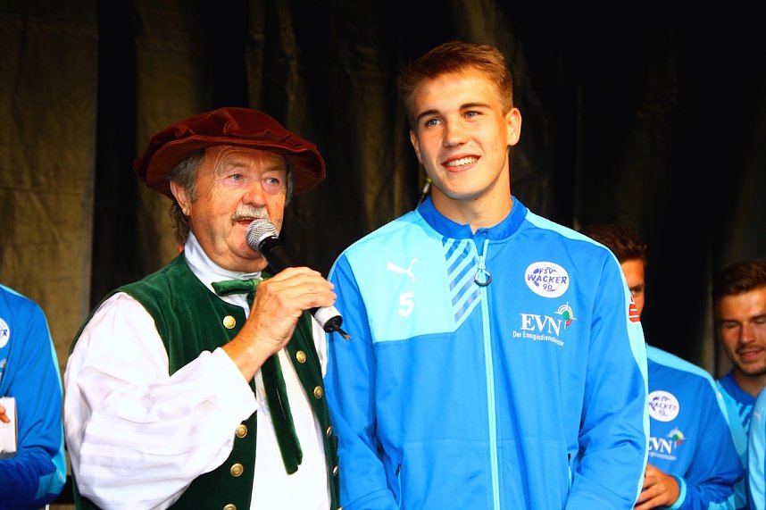 Auf der B&uuml;hne statt auf dem Rasen