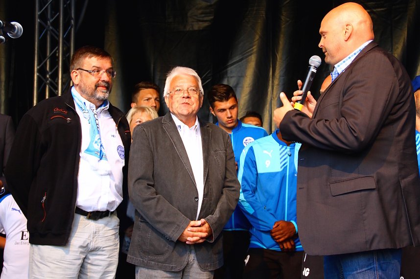 Auf der B&uuml;hne statt auf dem Rasen