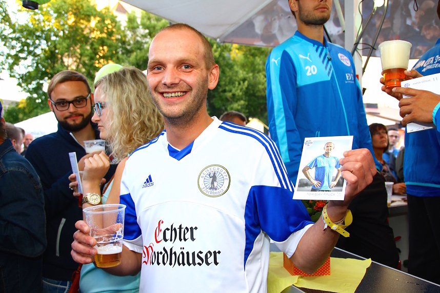 Auf der B&uuml;hne statt auf dem Rasen