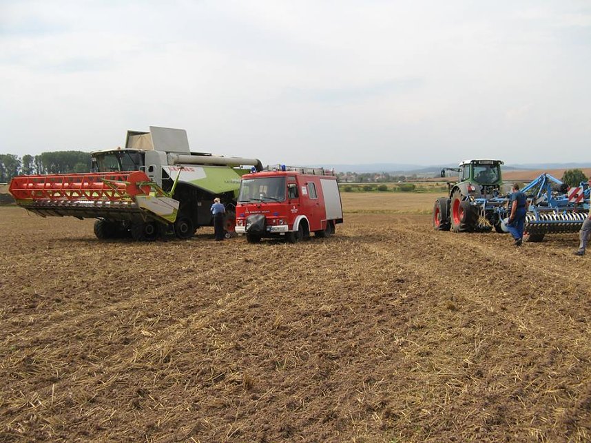 M&auml;hdrescher entz&uuml;ndete ein Feld