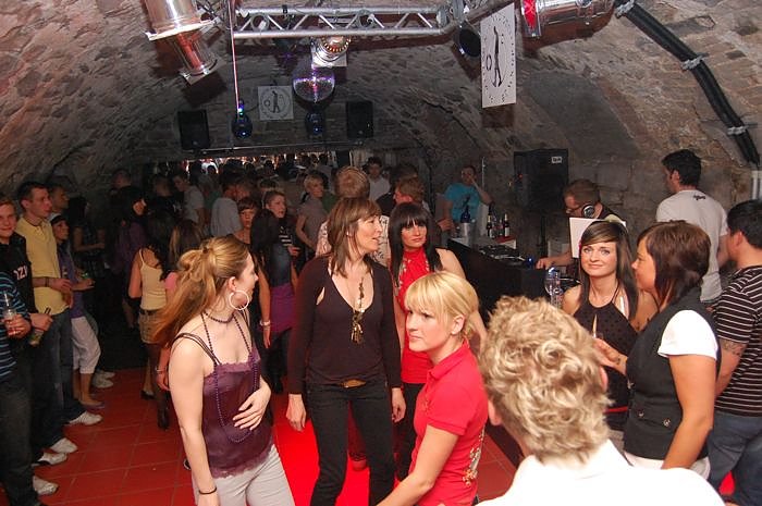 Raw Elements And Deep Grooves im Grease