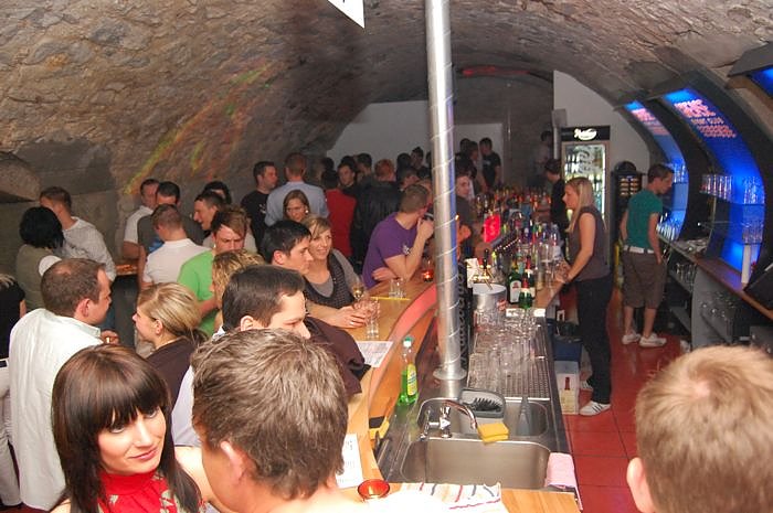 Raw Elements And Deep Grooves im Grease