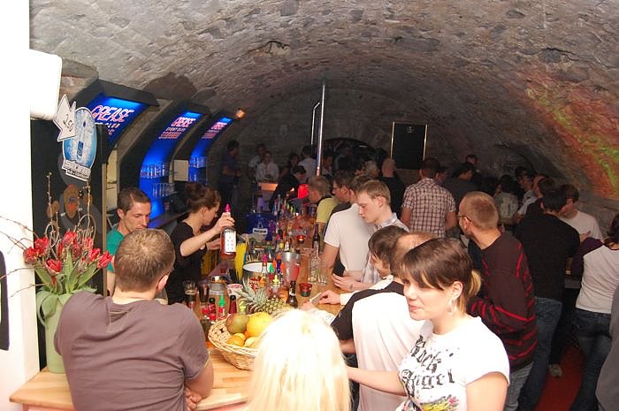 Raw Elements And Deep Grooves im Grease