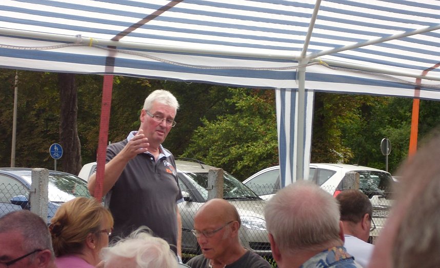 Der Vorsitzende er&ouml;ffnet das Fest