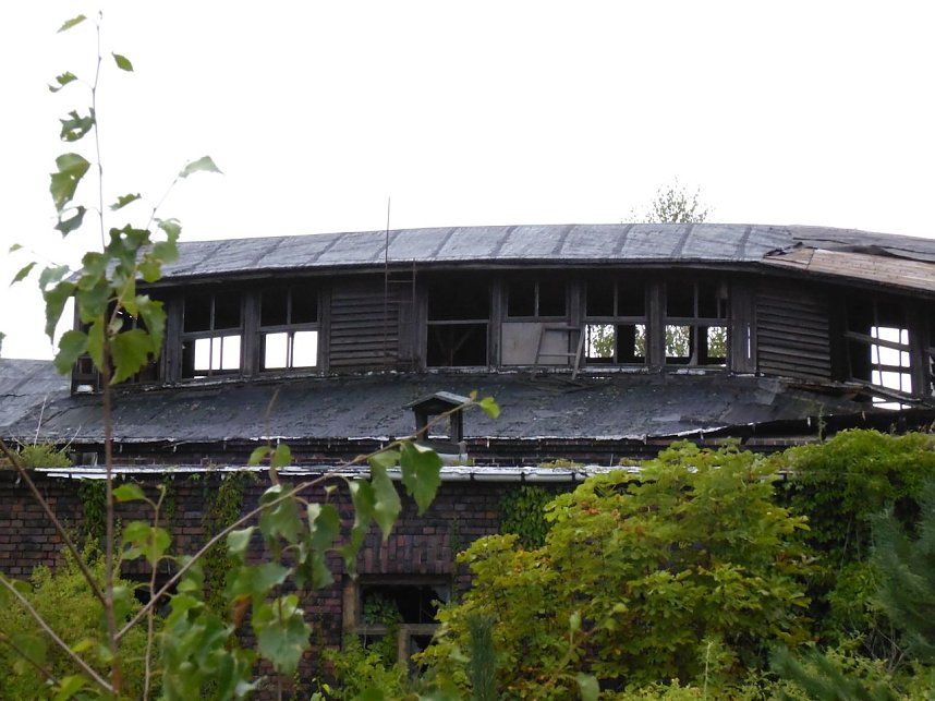 Unwirkliche Orte: Lokschuppen bei Bitterfeld
