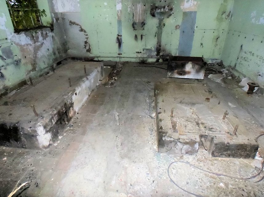 Unwirkliche Orte: Lokschuppen bei Bitterfeld