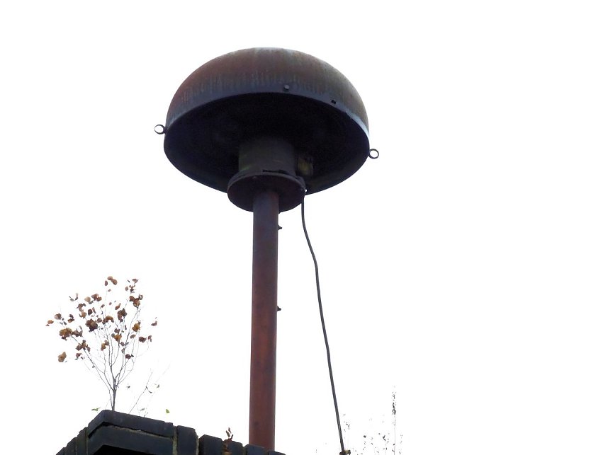 Unwirkliche Orte: Lokschuppen bei Bitterfeld