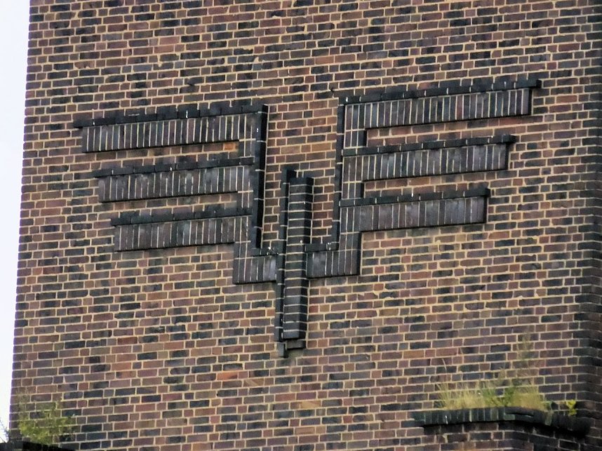 Unwirkliche Orte: Lokschuppen bei Bitterfeld