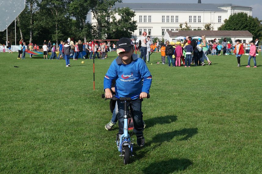 Schulanfangsaktion 2015 auf dem Hohekreuzsportplatz in Nordhausen
