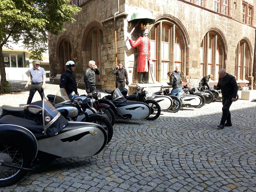 Rast am Nordh&auml;user Roland - sieben "AWO's" und eine EMW