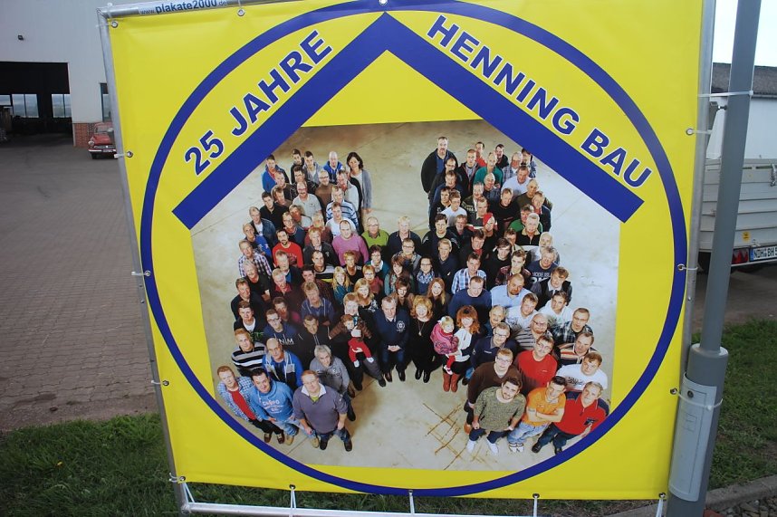 Volles Haus bei Henning Bau - die Urbacher Firma feierte 25j&auml;hriges Jubil&auml;um