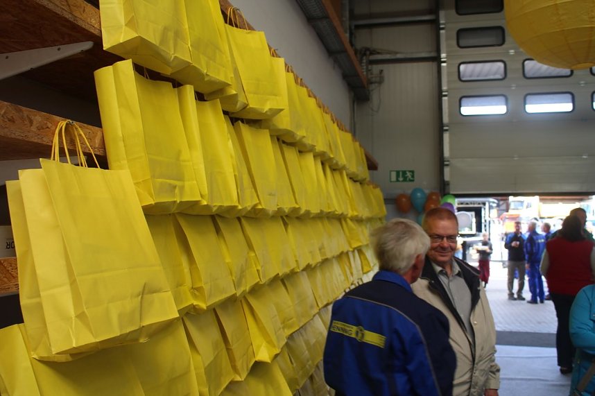 Volles Haus bei Henning Bau - die Urbacher Firma feierte 25j&auml;hriges Jubil&auml;um