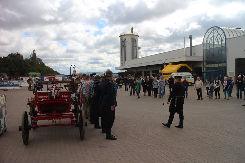 Volles Haus bei Henning Bau - die Urbacher Firma feierte 25j&auml;hriges Jubil&auml;um