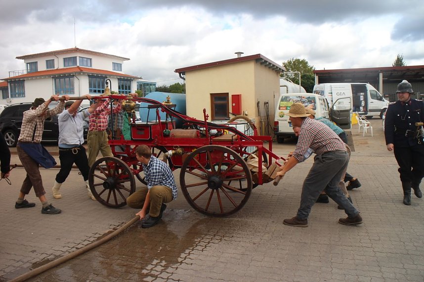 Volles Haus bei Henning Bau - die Urbacher Firma feierte 25j&auml;hriges Jubil&auml;um