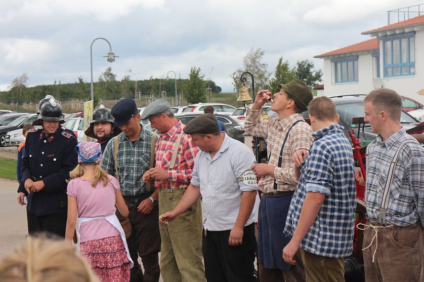 Volles Haus bei Henning Bau - die Urbacher Firma feierte 25j&auml;hriges Jubil&auml;um
