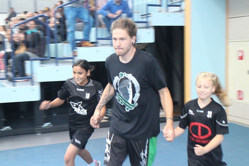 K&ouml;rbe werfen gegen Krebs - zweites Benefizspiel des Seamr&oacute;g BC