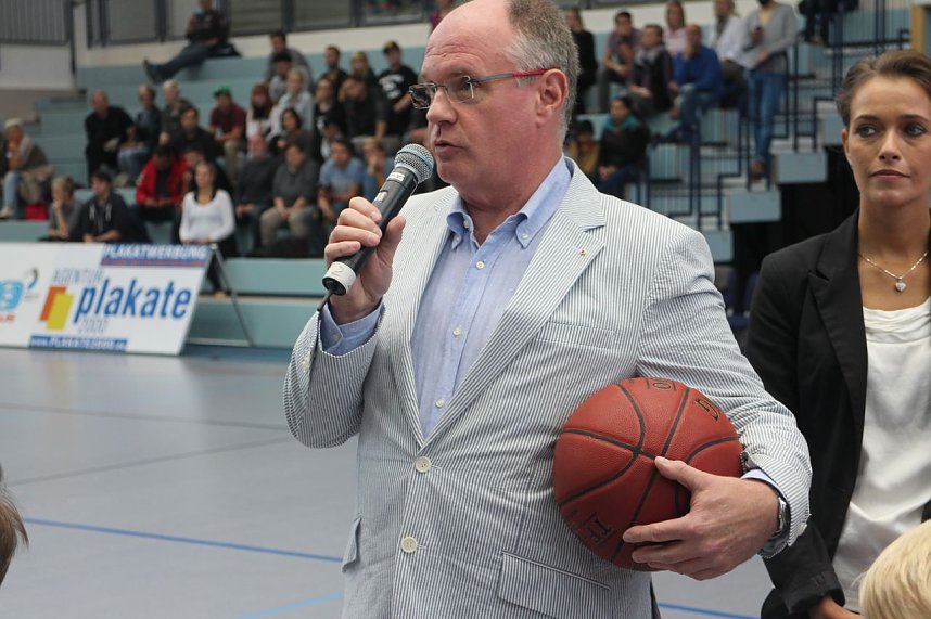 K&ouml;rbe werfen gegen Krebs - zweites Benefizspiel des Seamr&oacute;g BC