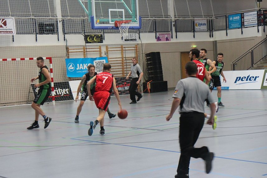 K&ouml;rbe werfen gegen Krebs - zweites Benefizspiel des Seamr&oacute;g BC