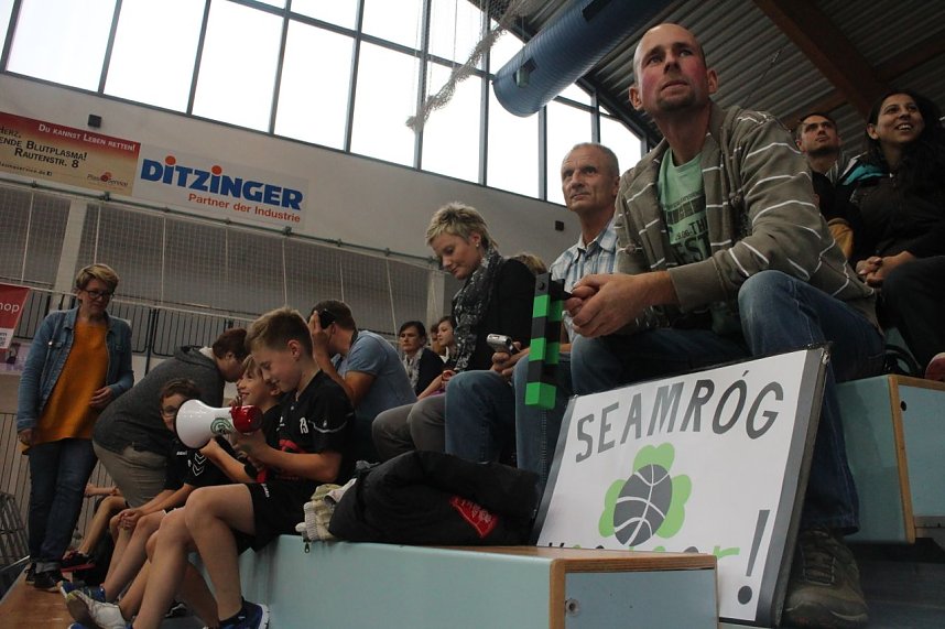 K&ouml;rbe werfen gegen Krebs - zweites Benefizspiel des Seamr&oacute;g BC