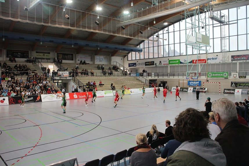 K&ouml;rbe werfen gegen Krebs - zweites Benefizspiel des Seamr&oacute;g BC