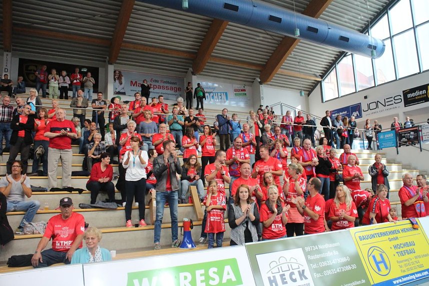 K&ouml;rbe werfen gegen Krebs - zweites Benefizspiel des Seamr&oacute;g BC