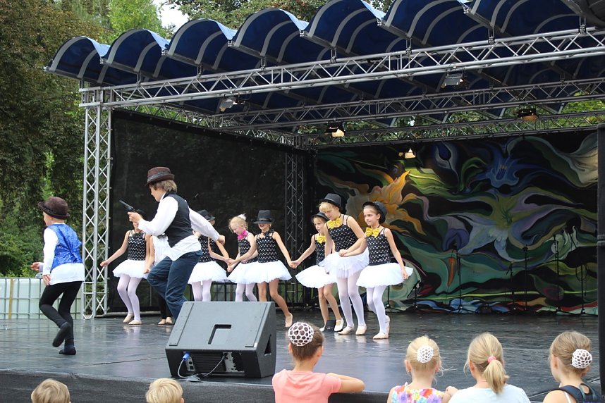 Zeitreise mit dem Tanzstudio Radeva