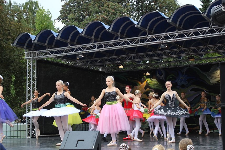 Zeitreise mit dem Tanzstudio Radeva