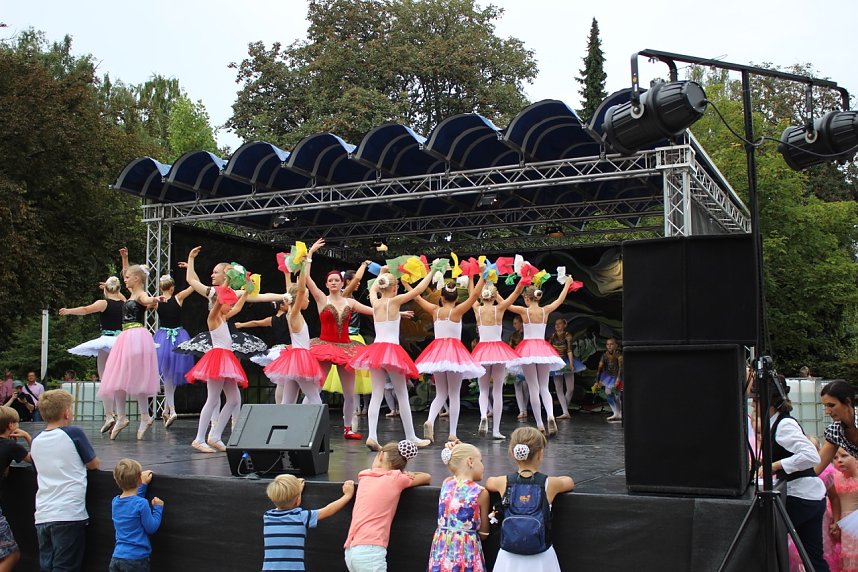 Zeitreise mit dem Tanzstudio Radeva