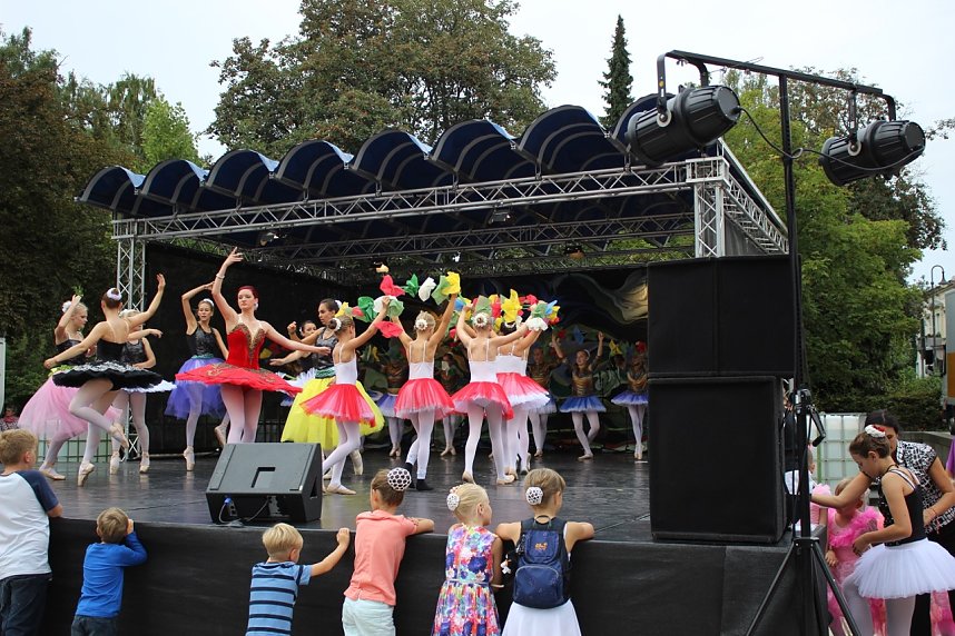 Zeitreise mit dem Tanzstudio Radeva