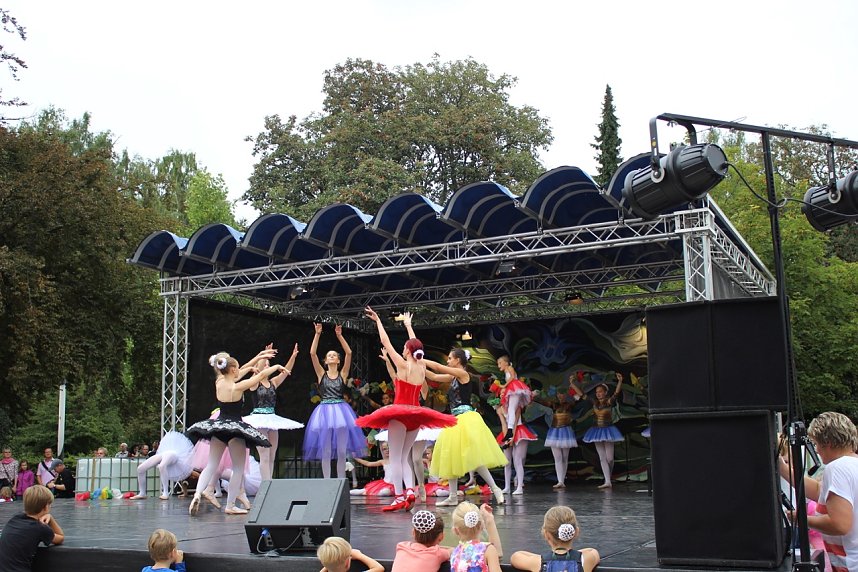 Zeitreise mit dem Tanzstudio Radeva